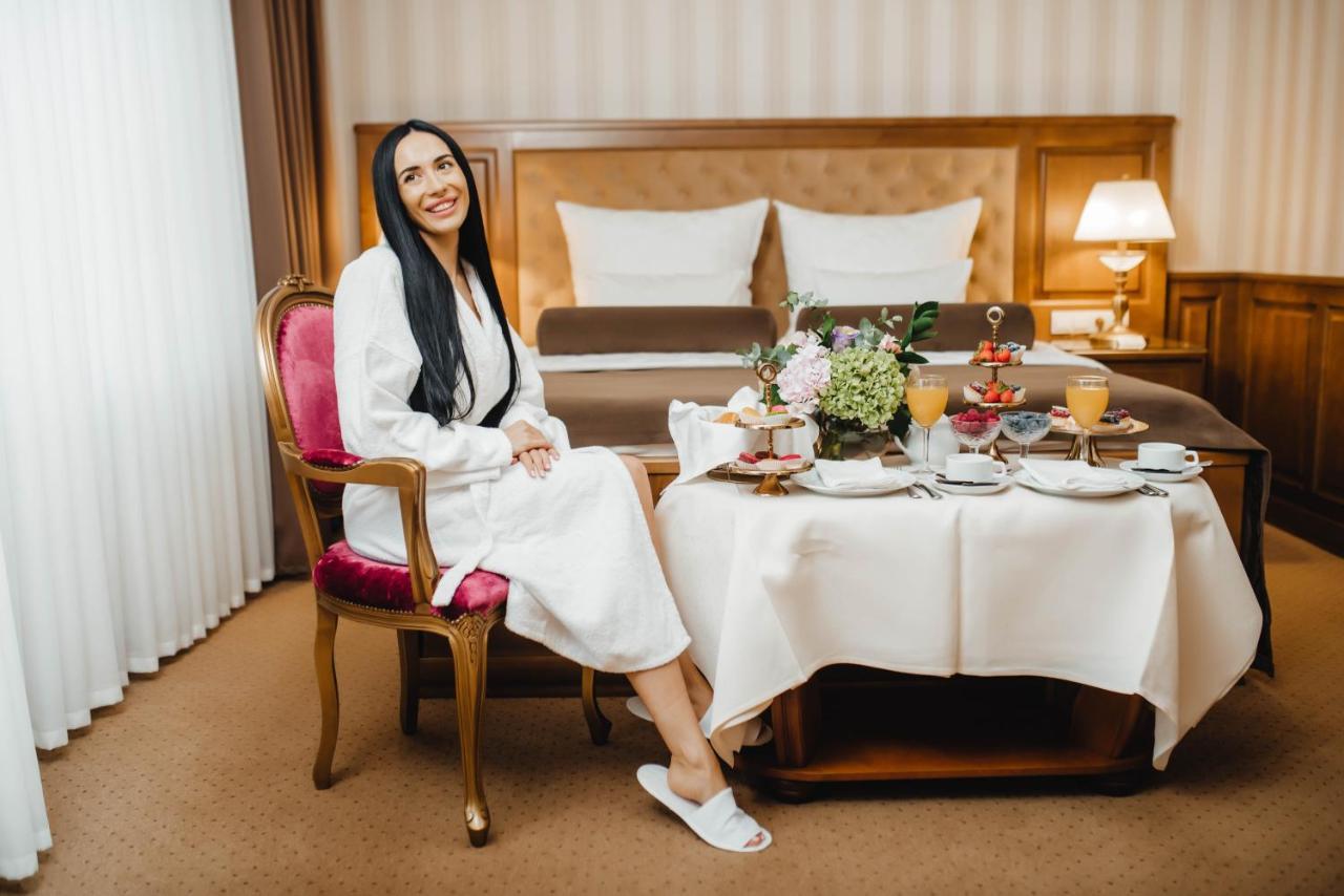 Nadiya Hotel Iwano-Frankiwsk Zewnętrze zdjęcie