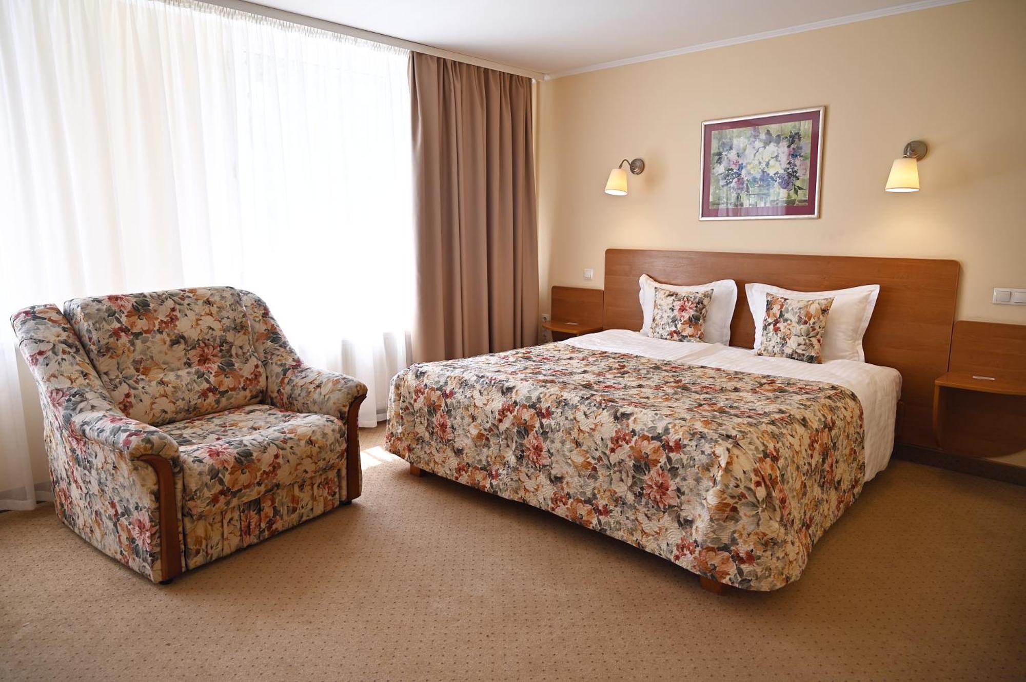 Nadiya Hotel Iwano-Frankiwsk Zewnętrze zdjęcie