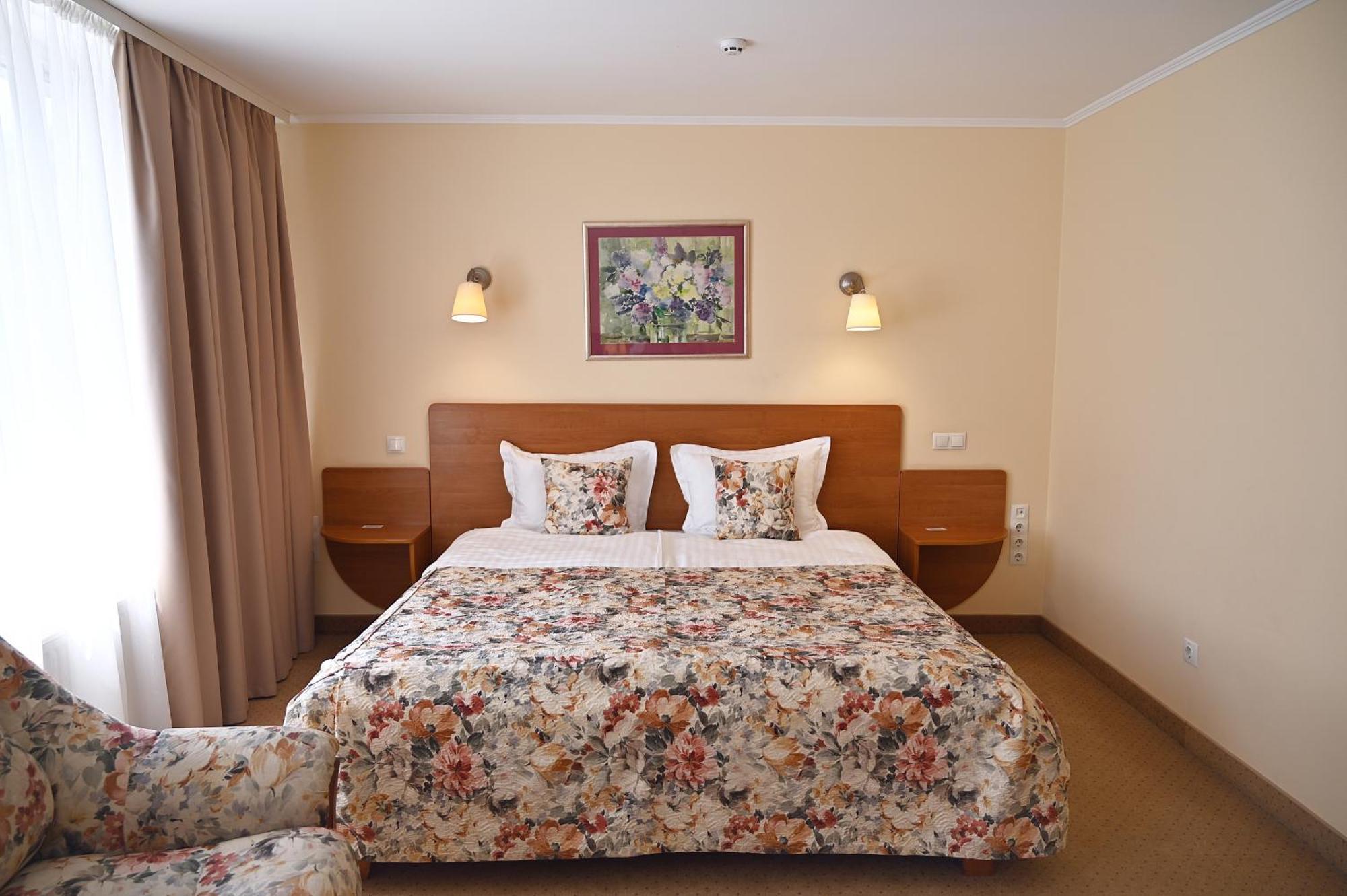 Nadiya Hotel Iwano-Frankiwsk Zewnętrze zdjęcie