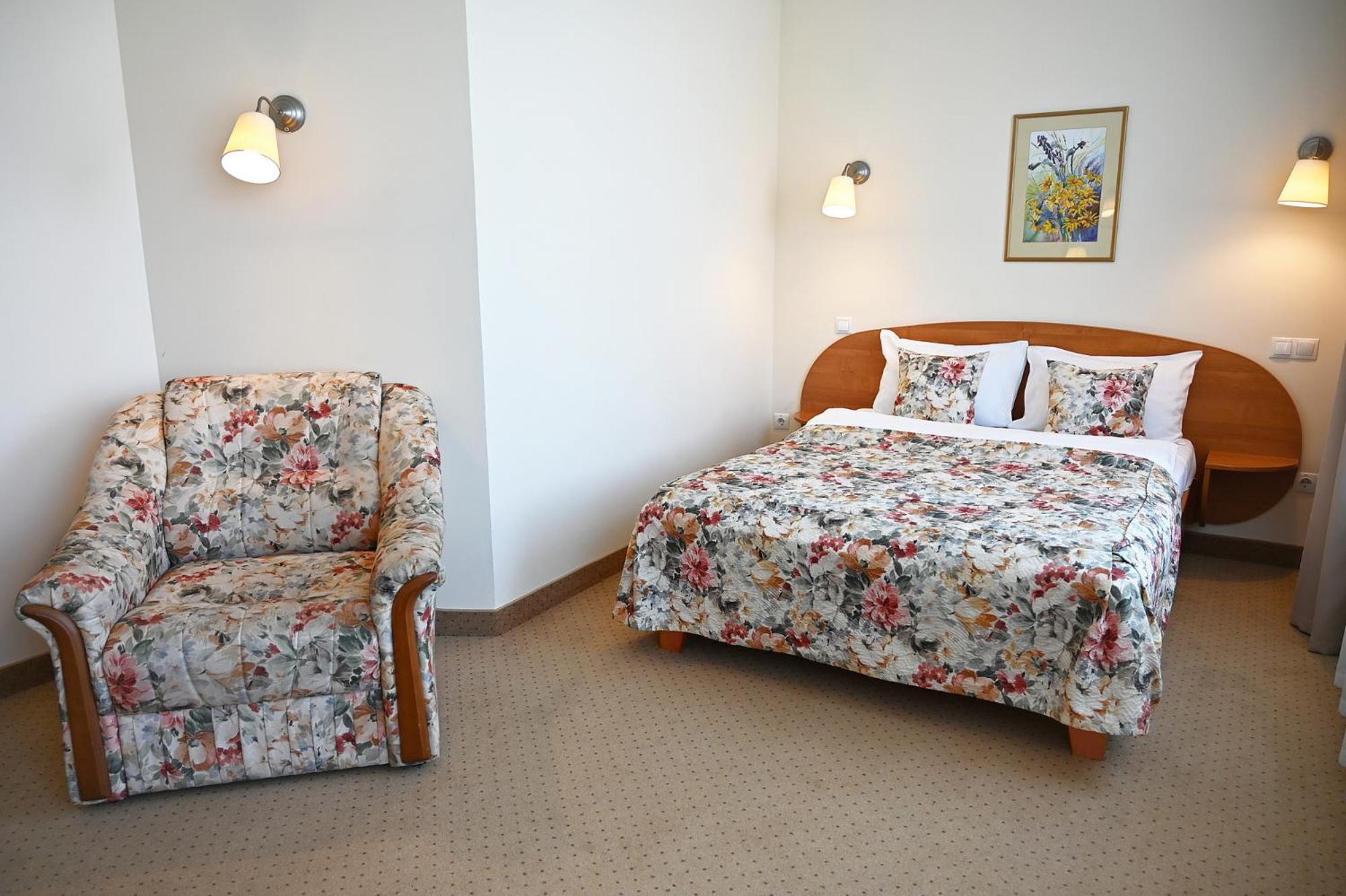 Nadiya Hotel Iwano-Frankiwsk Zewnętrze zdjęcie