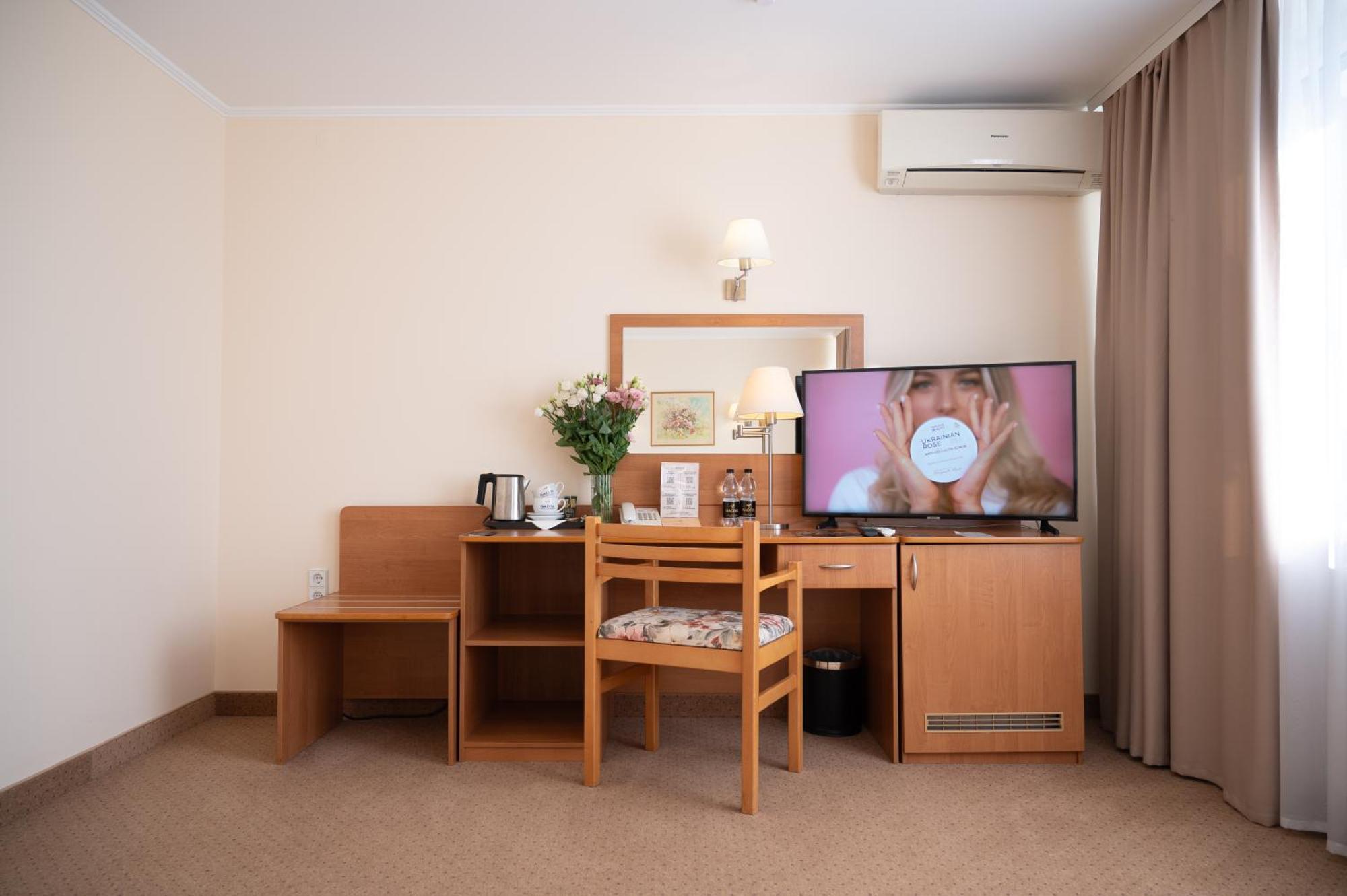 Nadiya Hotel Iwano-Frankiwsk Pokój zdjęcie