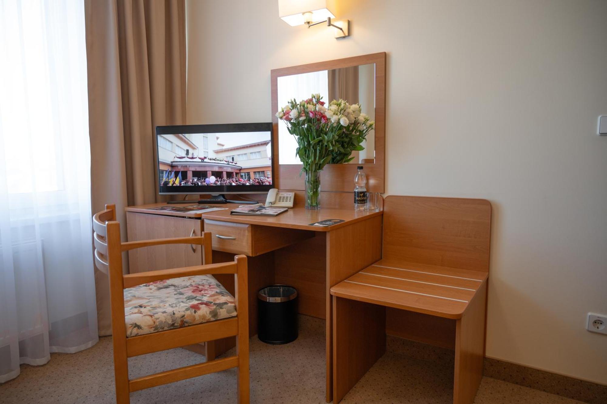 Nadiya Hotel Iwano-Frankiwsk Pokój zdjęcie