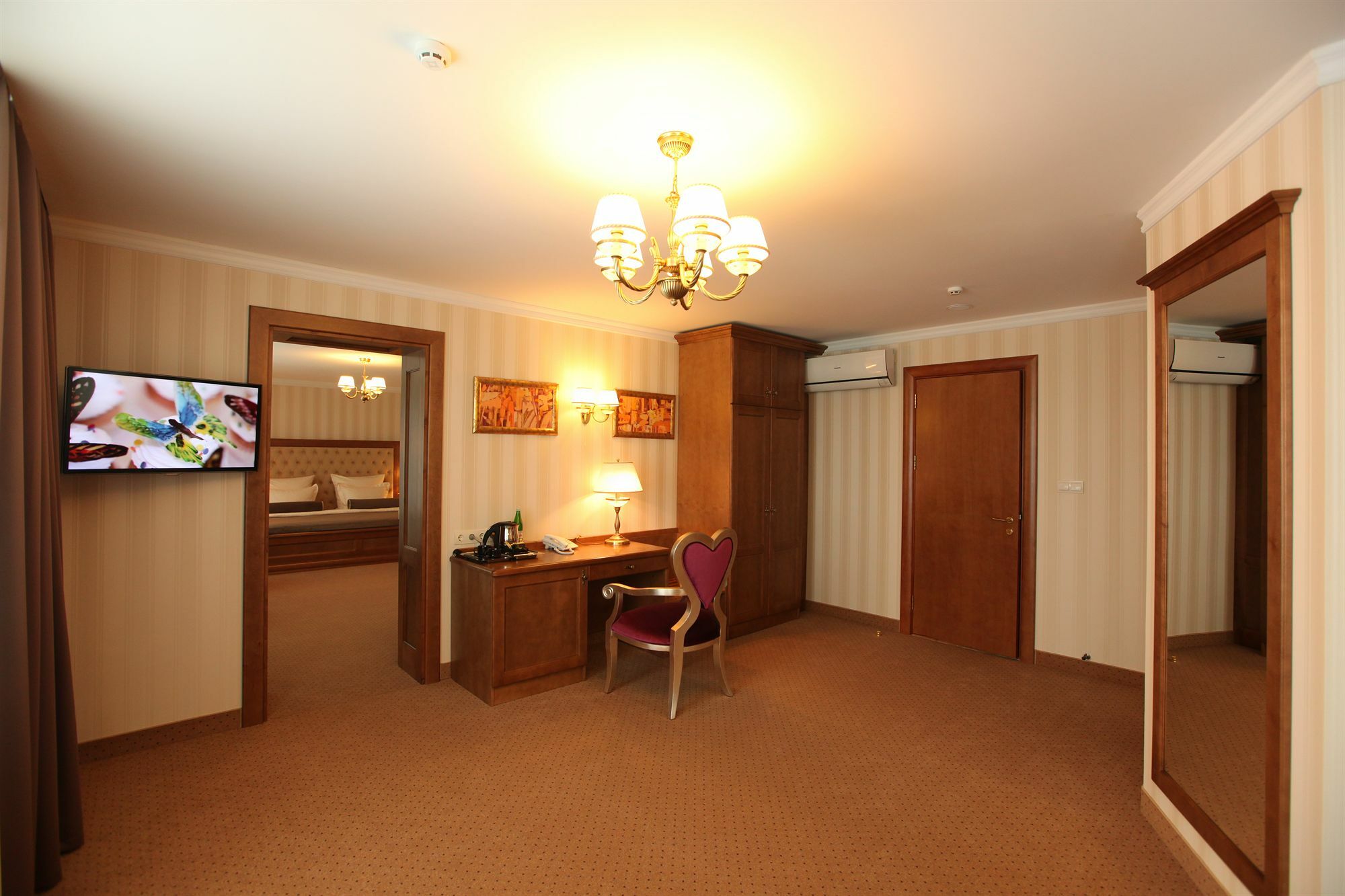 Nadiya Hotel Iwano-Frankiwsk Zewnętrze zdjęcie